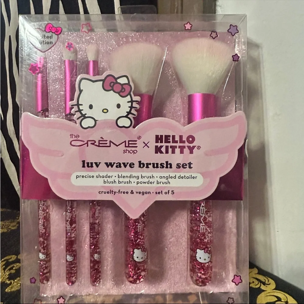 Hello Kitty X the Creme shop limited edition five piece makeup brush set